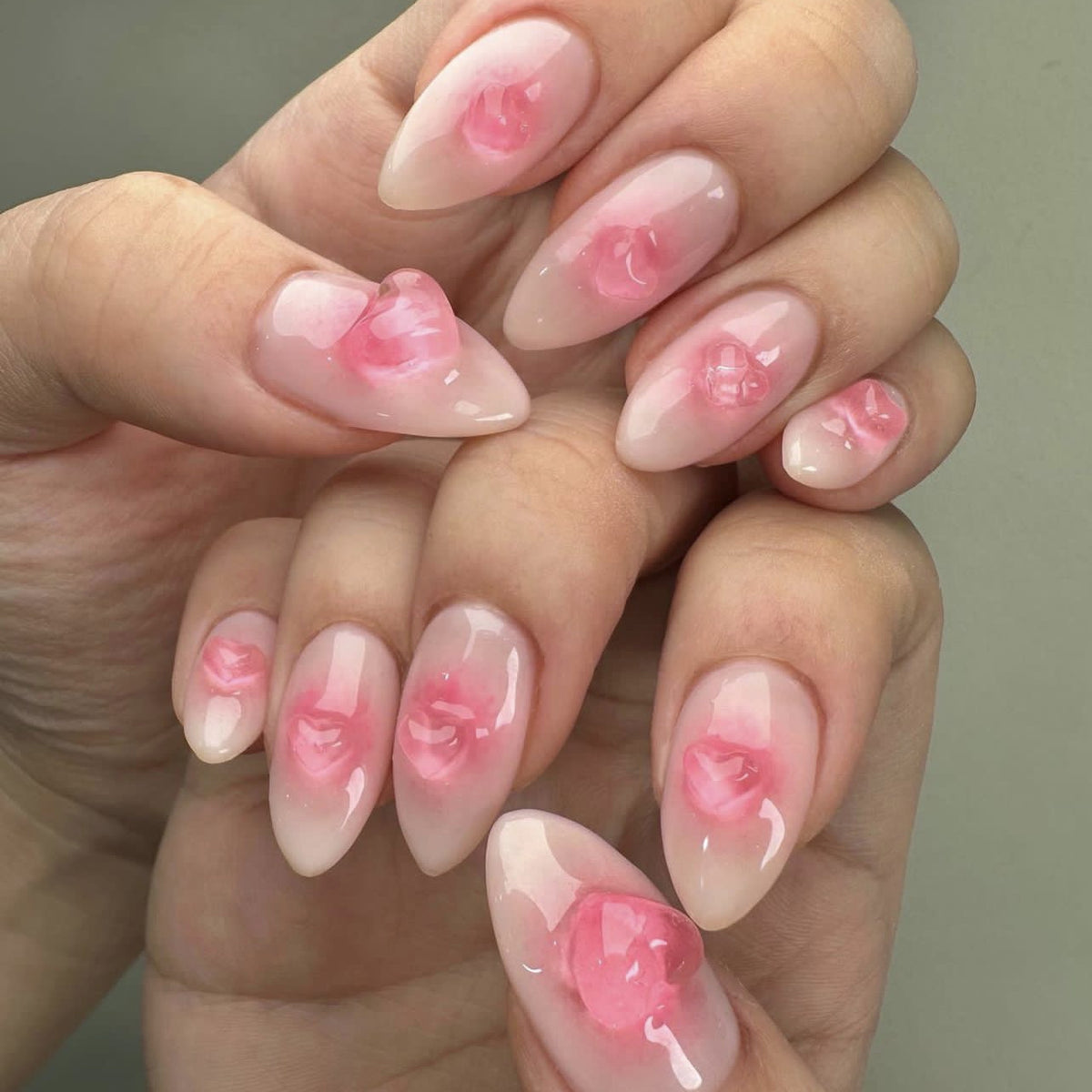 Kunstvolle Nagelverlängerungen mit Rosendesign Brehn