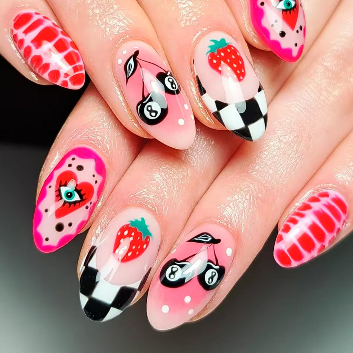 Kreative Kunstnägel mit Fruchtigen Motiven und Auffälligen Designs Brehn
