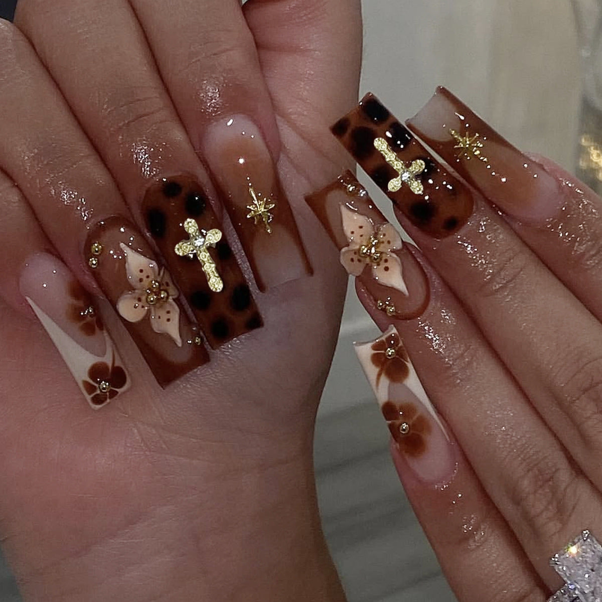 Dekorative 3D Blumen und Kreuz Nagelkunst Erweiterungen Brehn