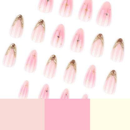 Kunstvolle Nagelverlängerungen mit glamourosem Goldfinish Brehn