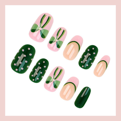 Kunstnagelset mit floralen Akzenten und verspielten Designs Brehn