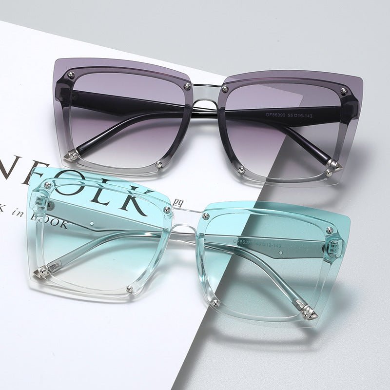 Damen statement Sonnenbrille mit stilvollem quadratischen Rahmen und modischen Akzenten Brehn
