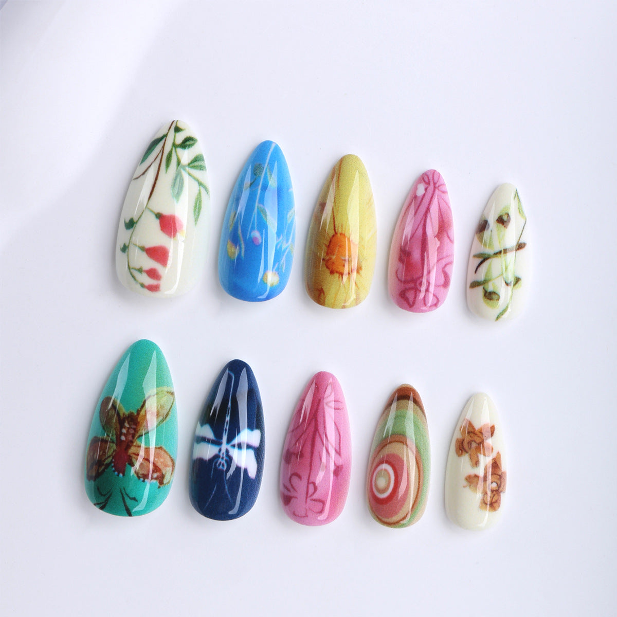 Kreative Kunstnägel mit Botanischen Motiven Brehn