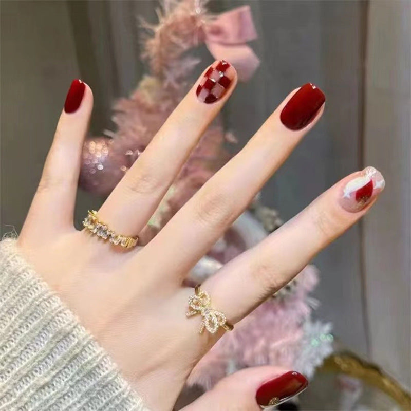 Kunstfingernägel mit Stilvollem Herz- und Ombre-Design Brehn