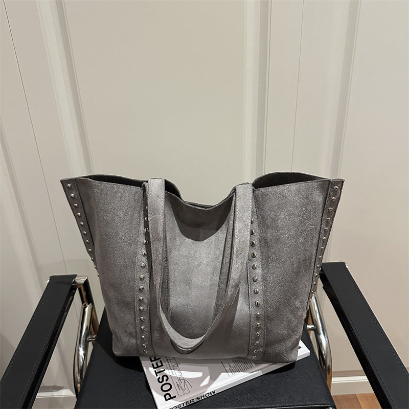 Chic Nieten Wildleder Tote Bag Brehn