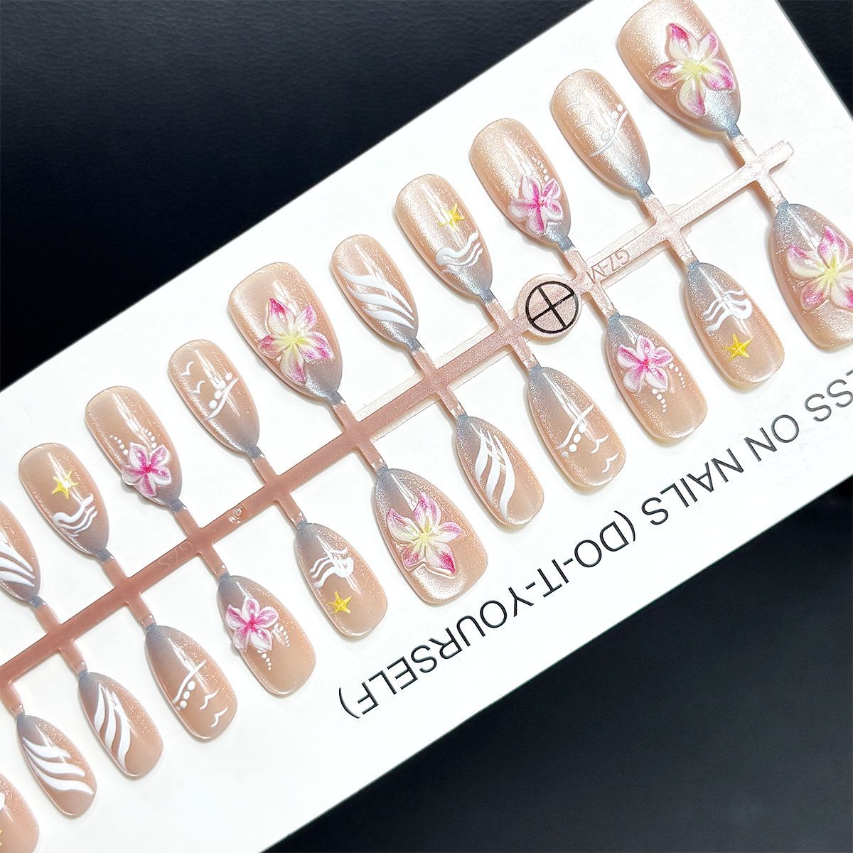 Dekoratives Press-On Nageldesign Brehn