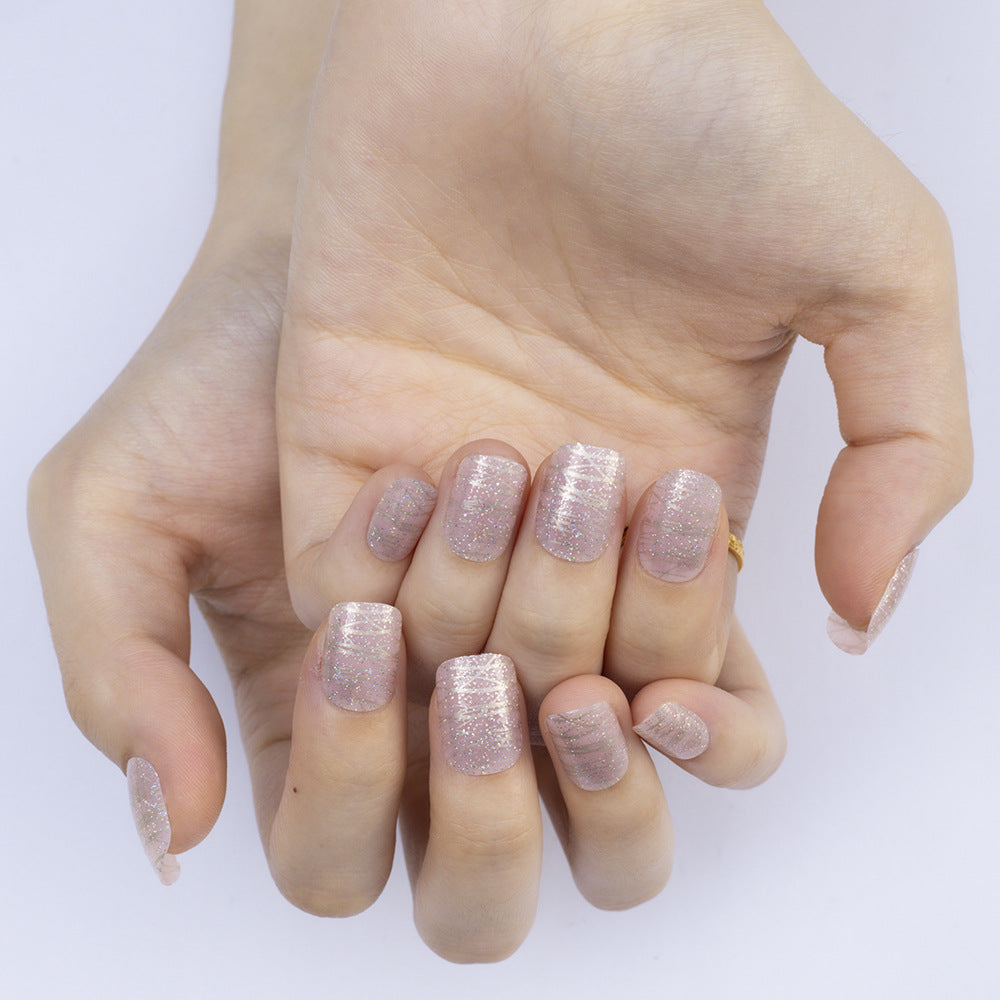 Glitzernde Kunstnägel mit Elegantem Metallic-Finish Brehn