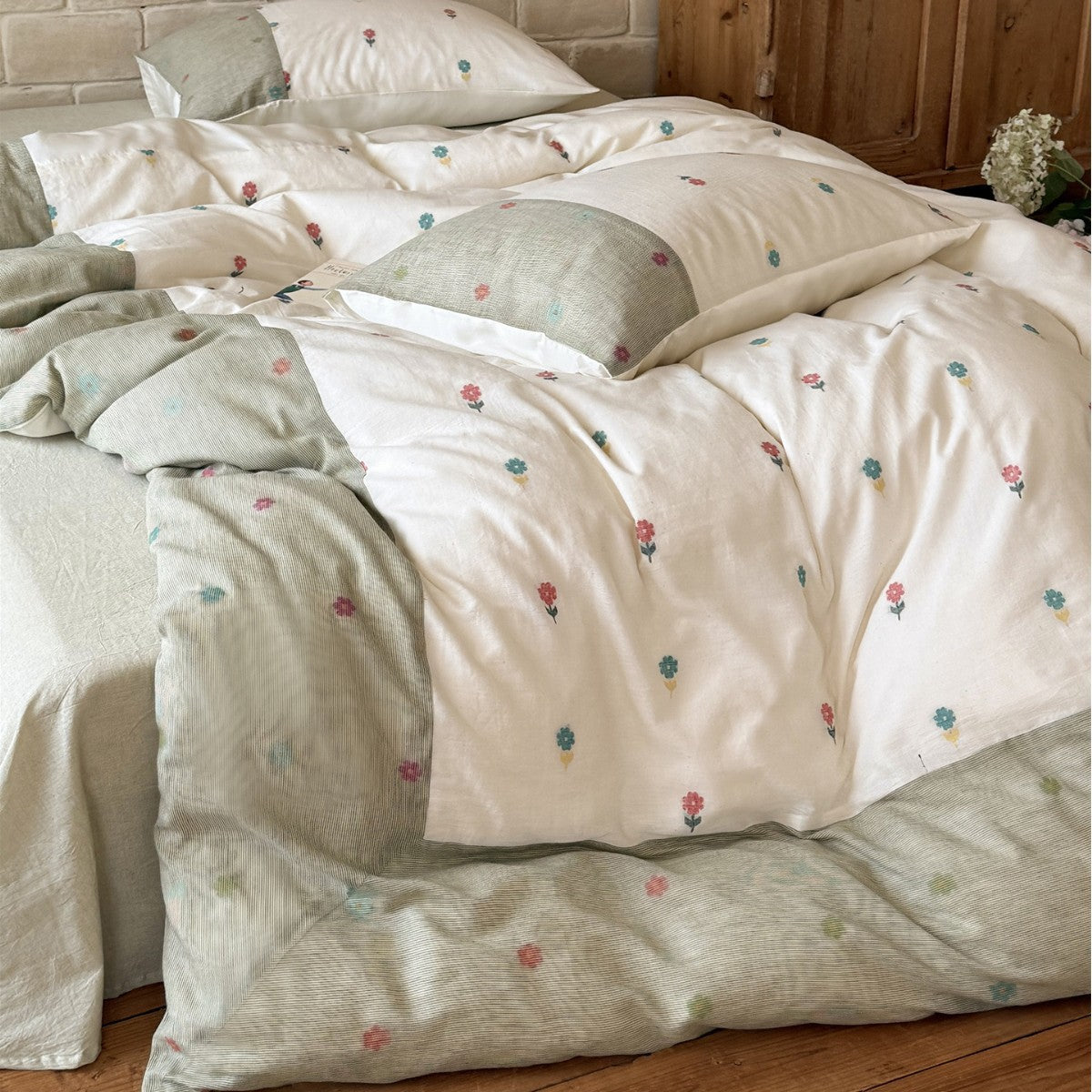 Florales Patchwork Baumwoll-Leinen Bettdeckenbezug Set mit gesticktem Zweigmotiv