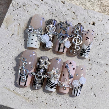 Themenbezogenes dekoratives Press-On-Nagelset
