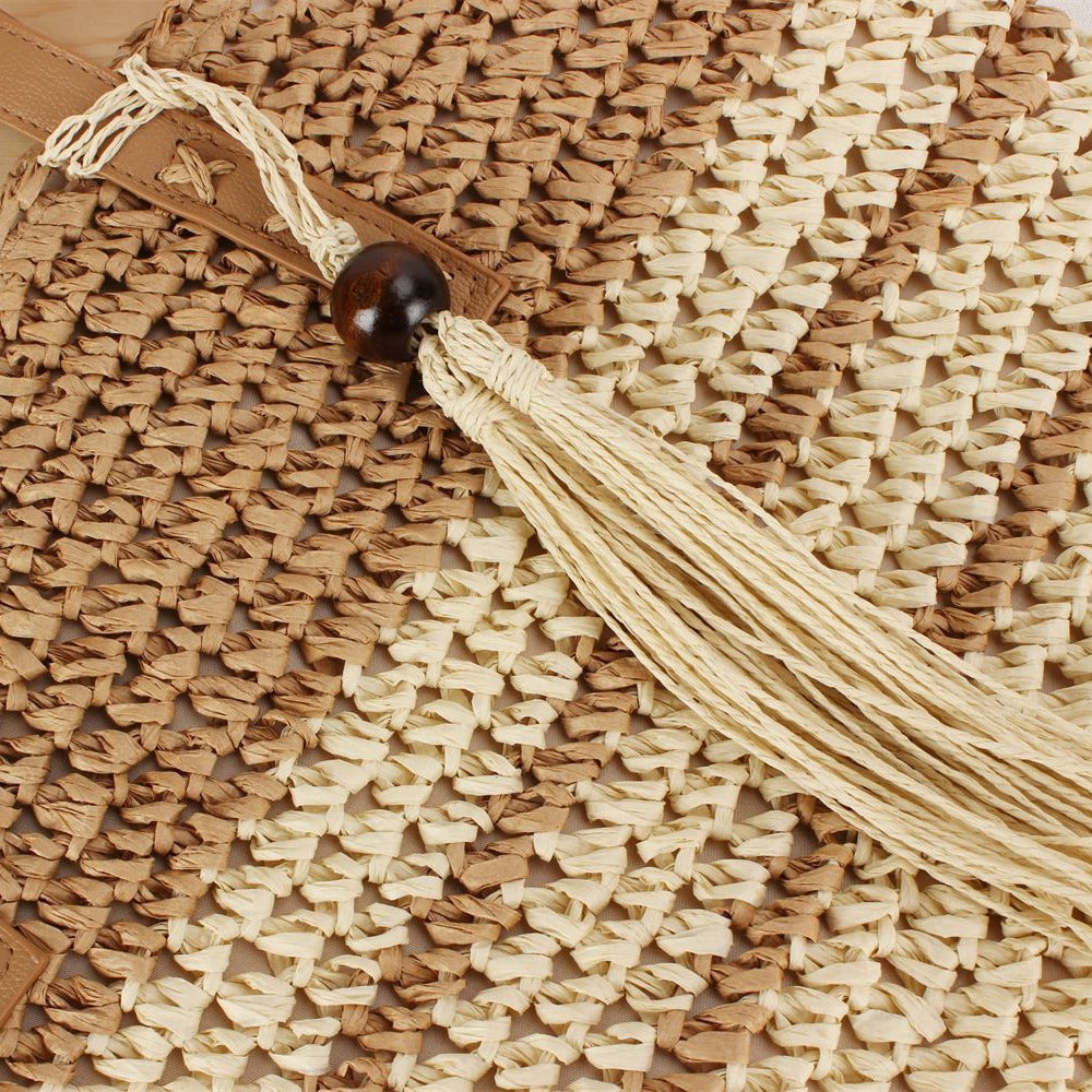 Handtasche Aus Geflochtenem Naturmaterial mit Dekorativem Quastenanhänger Brehn