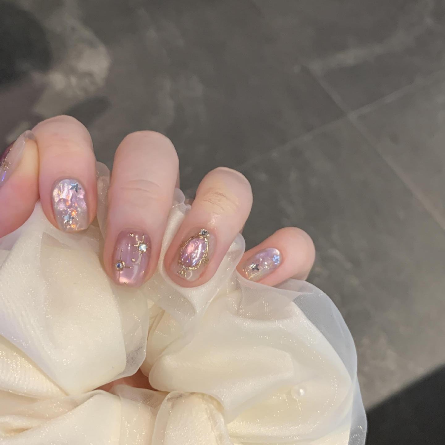 Glamouröse Nagelkunst mit Glitzereffekt Brehn