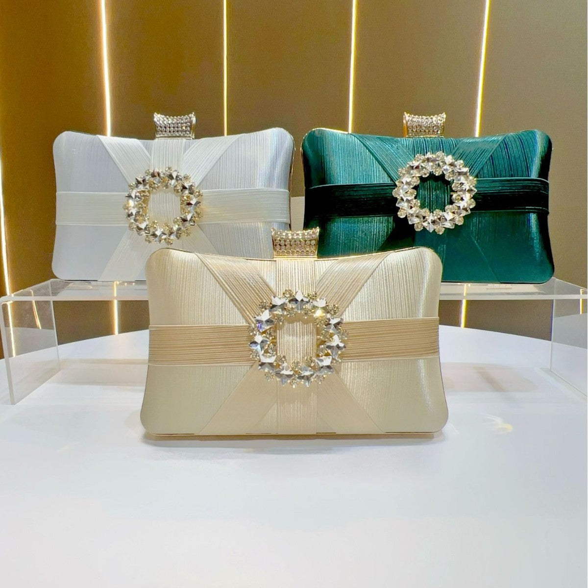 Dekorative Satin Abend-Clutch