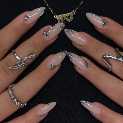 Kunstnagelset mit stilvollen Metallic-Akzenten Brehn