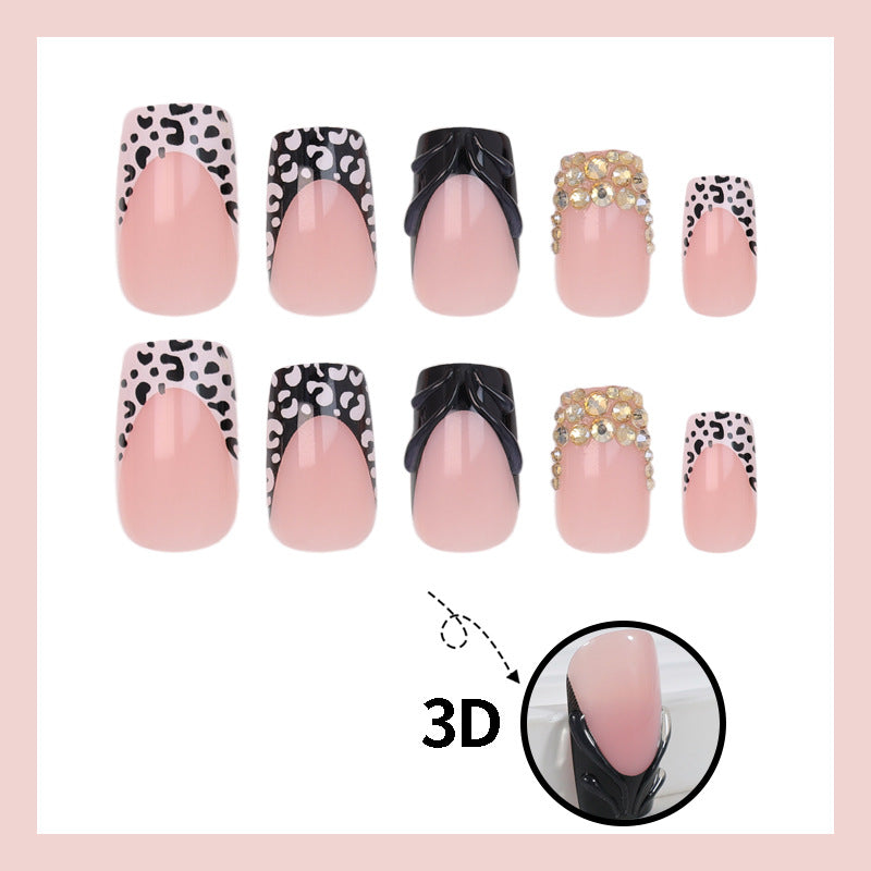 Kunstnägel mit luxuriösen 3D-Verzierungen und glamourösen Akzenten Brehn