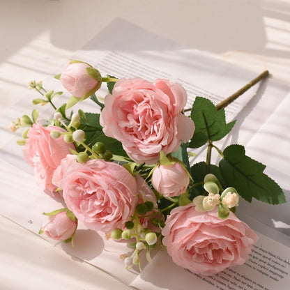 Künstliche Blumenanordnung