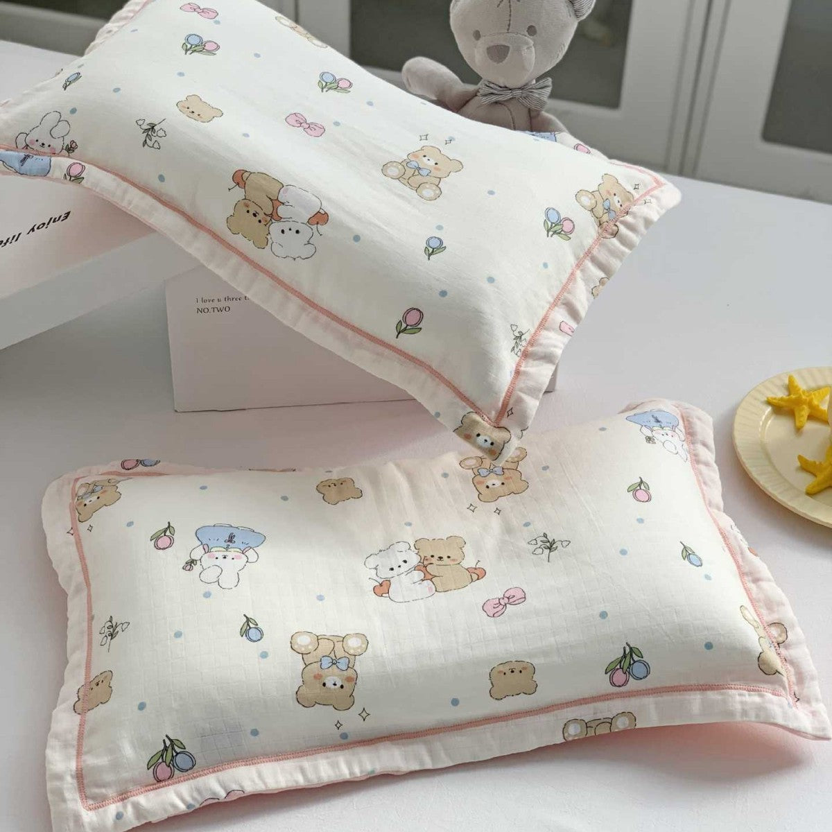 Baby Musselin Kissen Set mit Bärenmotiv & weichem Gaze-Rüschensamt