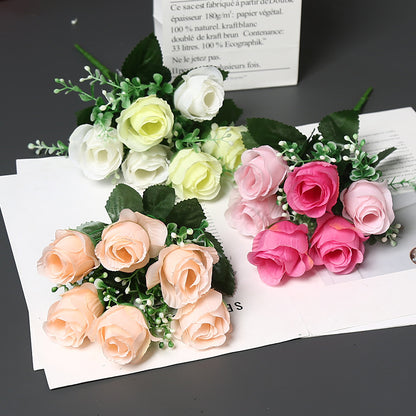 Dekoratives Blumenbouquet für die Heimdekoration