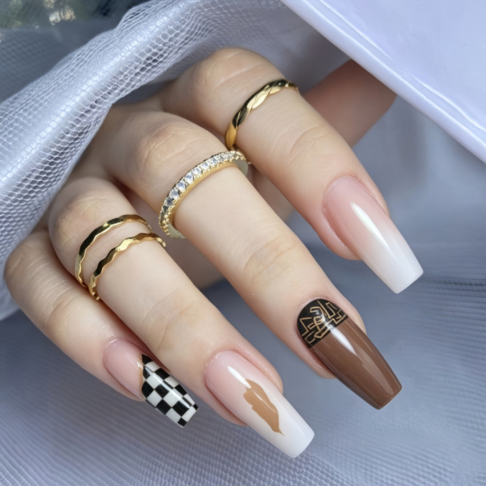 Kunstvolle Nagelkunst mit Geometrischen Motiven Brehn