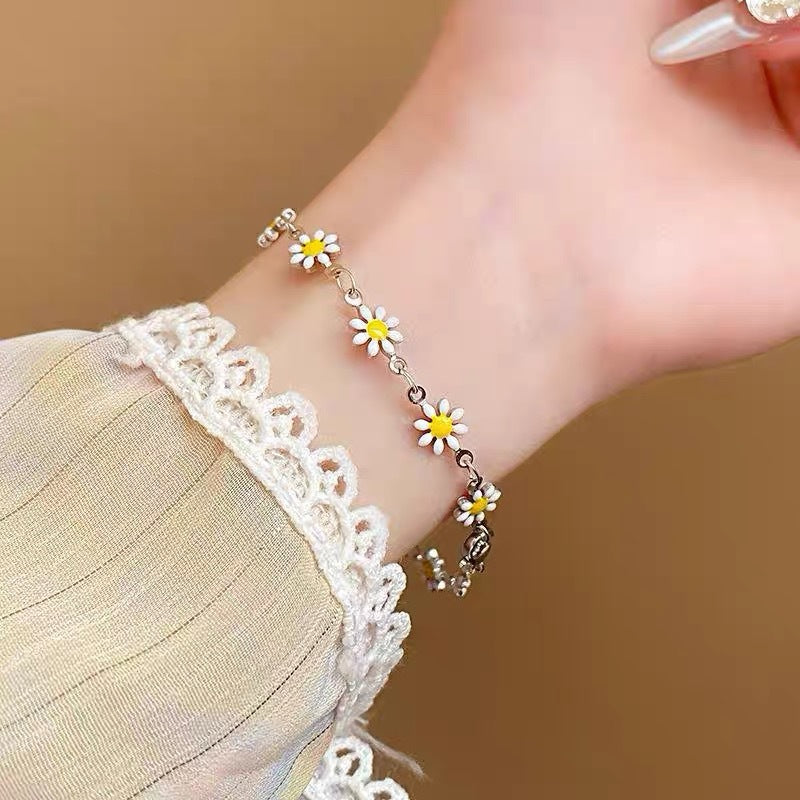 Flower Charm Armband Brehn