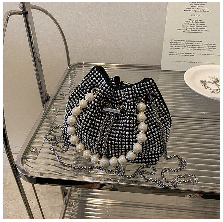 Elegante Perlen Zughandtasche