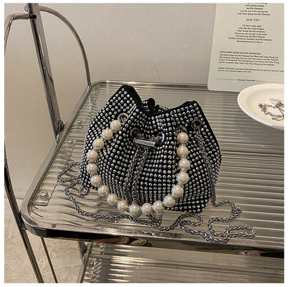 Elegante Perlen Zughandtasche