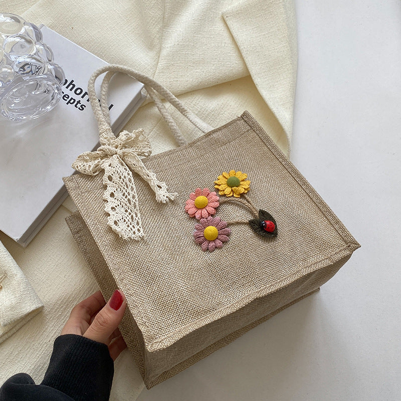 Blumennietete Jute-Handtasche