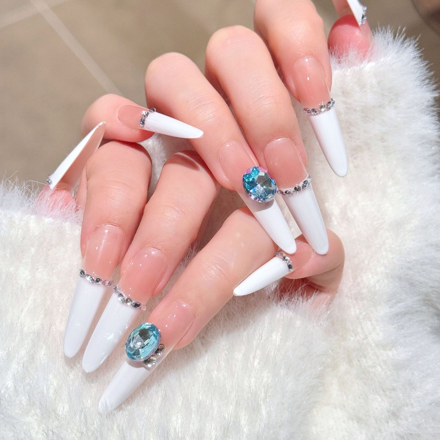 Luxus Strass-betonte Stiletto Press-On Nagelkunst Brehn