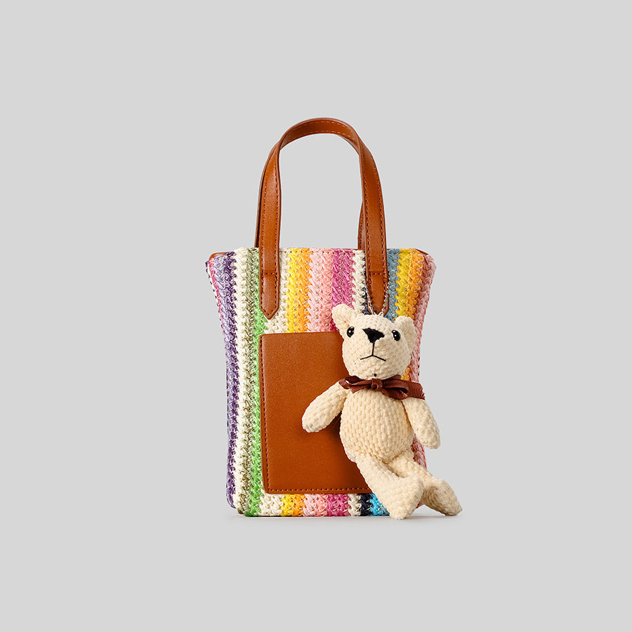 Verspielte Geflochtene Tragetasche mit Teddybär-Detail