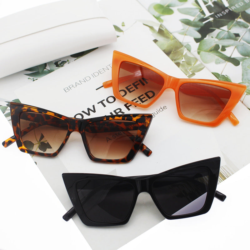 Damen Katzenaugen-Sonnenbrille mit transparentem Rahmen und UV-Schutz Brehn