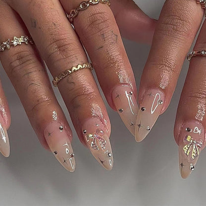 Kunstvolle Stiletto-Nägel mit eleganter Verzierungs-Gestaltung Brehn