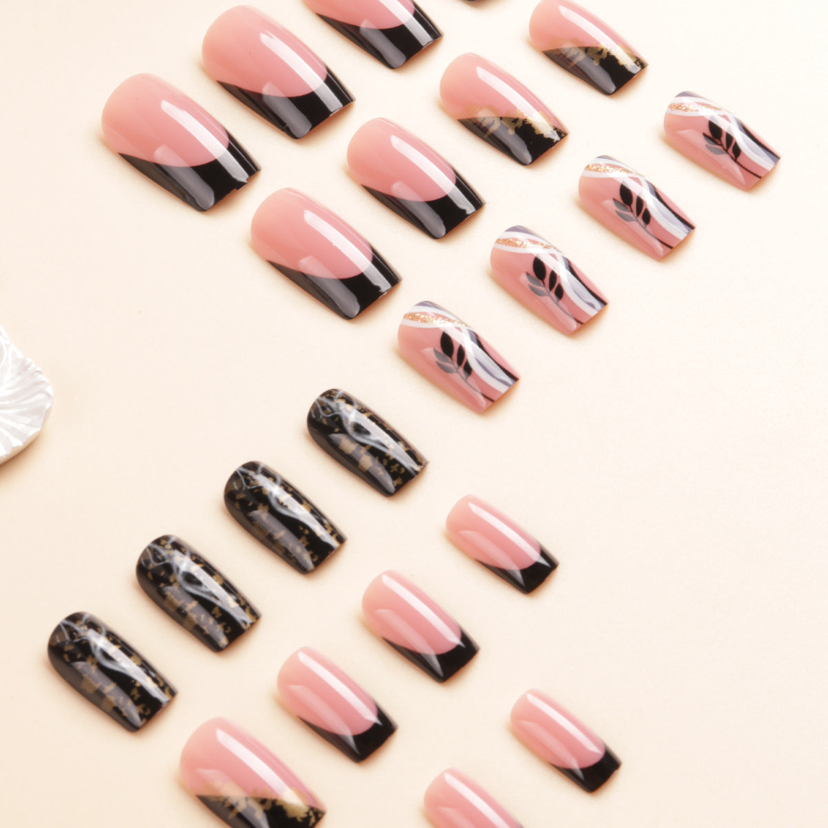 Künstlerisches Luxus Press-On Nageldesign Brehn