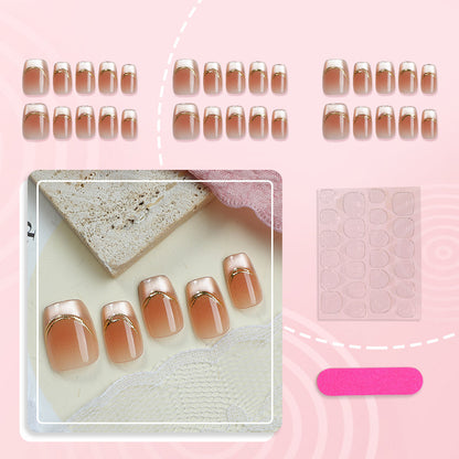 Elegantes Press-On Nagelset mit goldenen Akzenten