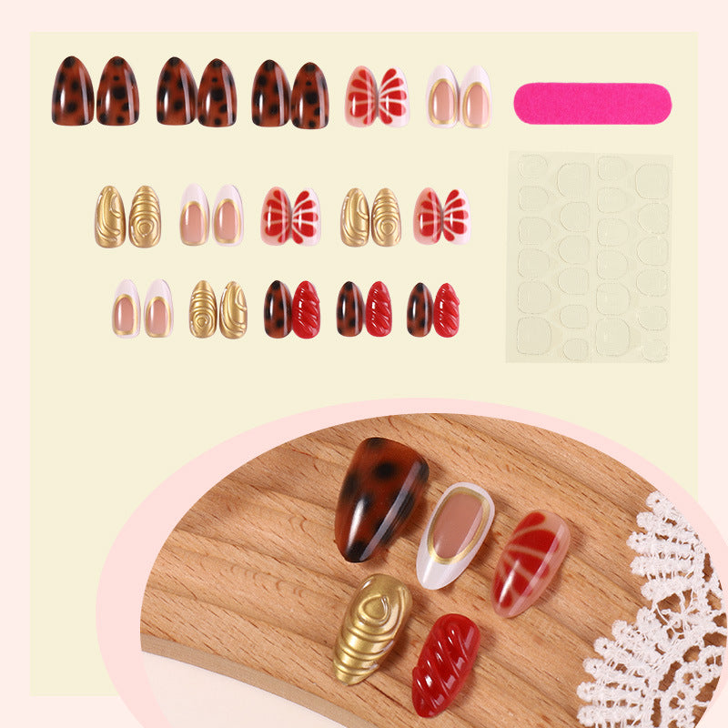 Dekoratives Press-On Nagelkunst Set mit einzigartigen saisonalen Designs Brehn