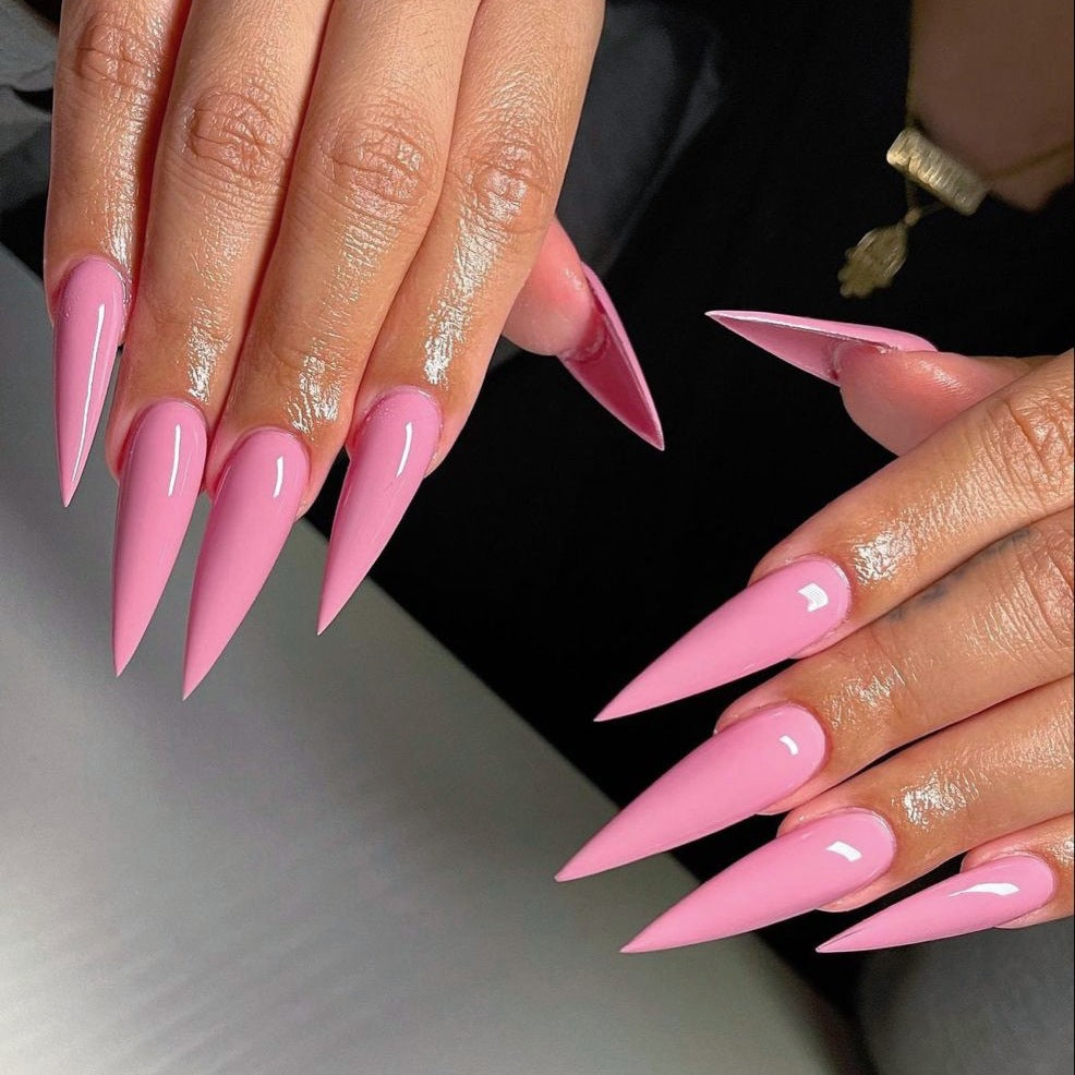 Kunstnagelset mit spitzen Designelementen Brehn