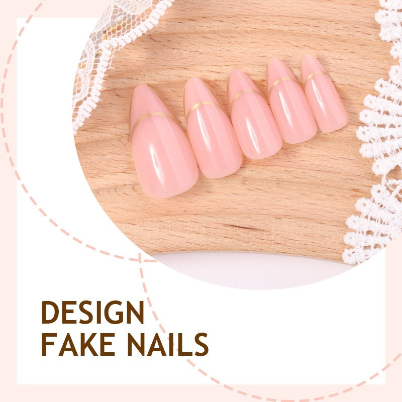 Kunstnagelset mit elegantem Goldakzent Brehn