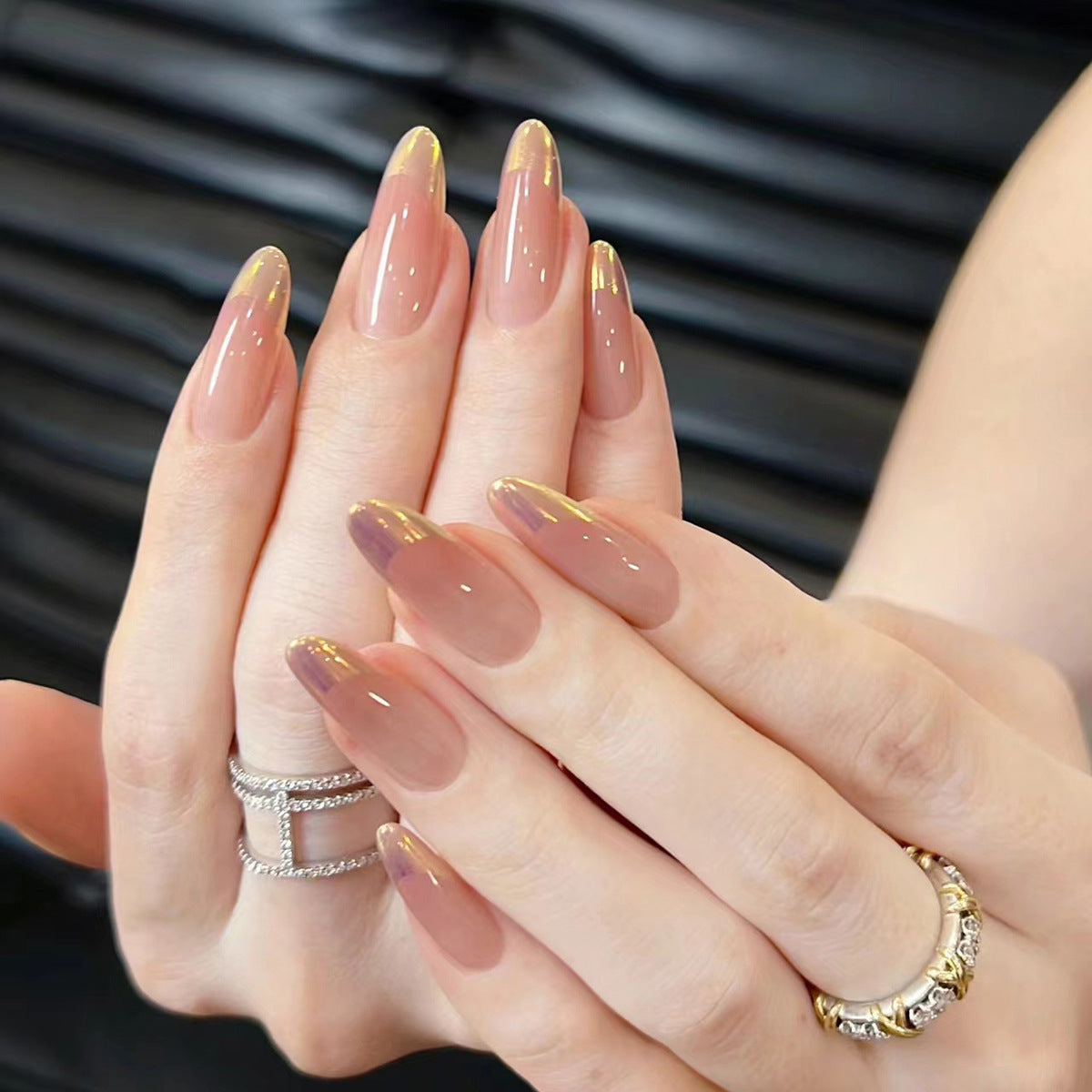 Künstliche Nagelverlängerungen mit elegantem Ombre-Design Brehn