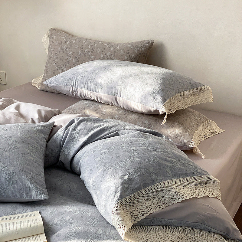 Reversibles Baumwollsatin-Bettwäscheset mit feiner Jacquard-Struktur und Spitzenkante