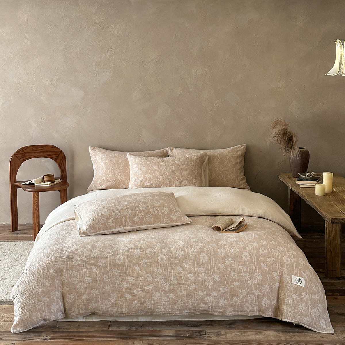 Luxuriöse Baumwoll-Leinen Bettwäschegarnitur mit leichter Steppstruktur und floralem Jacquard