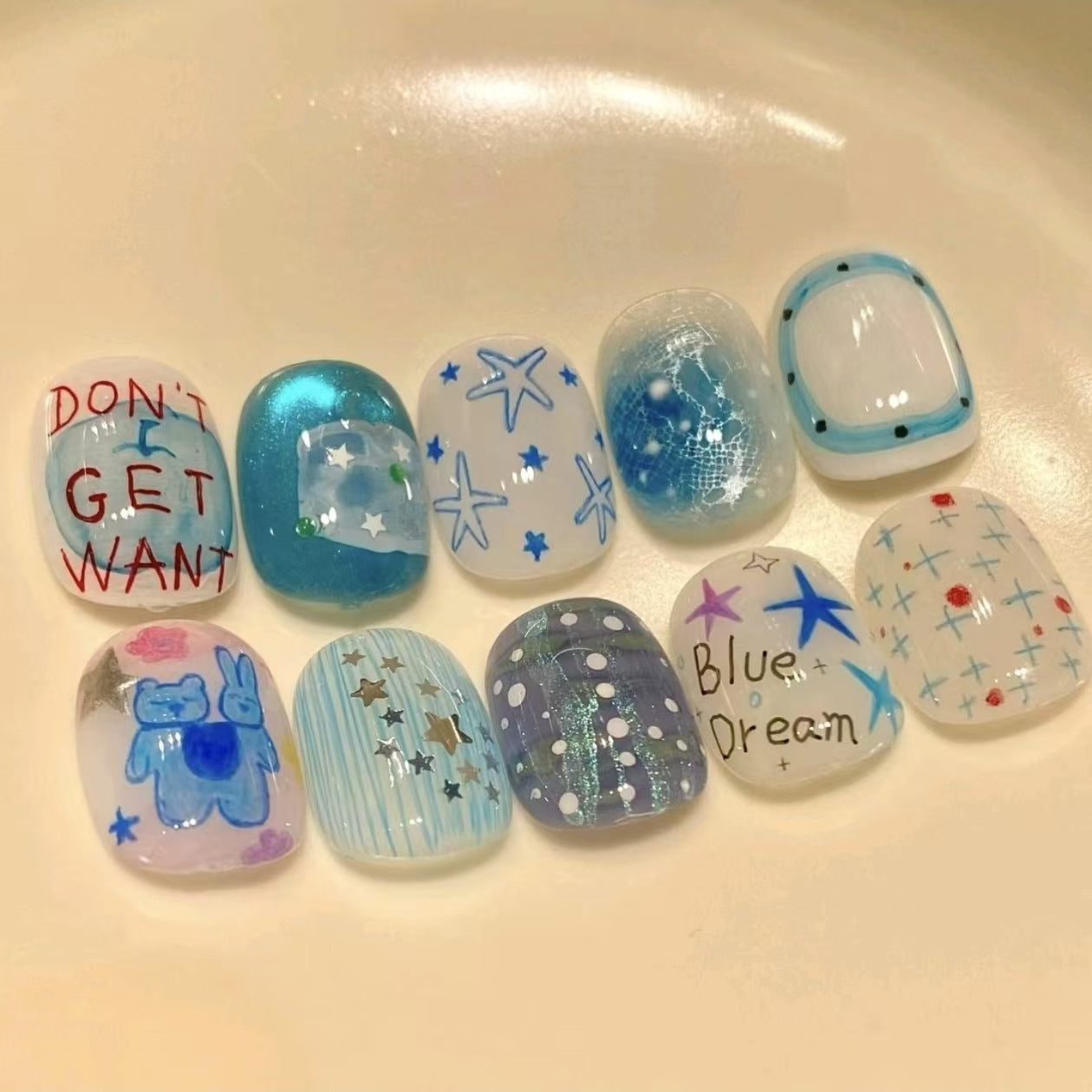 Künstlerische Press-On Nageldesigns Brehn