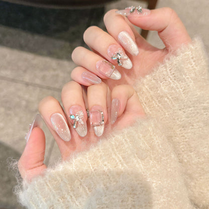 Dekoratives Press-On Nail Art Set mit eleganten Juwelenakzenten