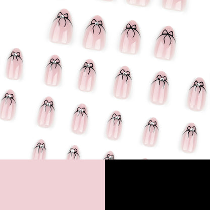 Kunstvolle Nagelkunst mit eleganten Schleifenmotiven Brehn