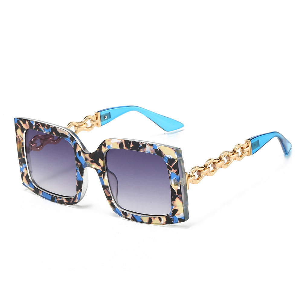 Damen elegante Sonnenbrille mit luxuriösen Kettendetails Brehn