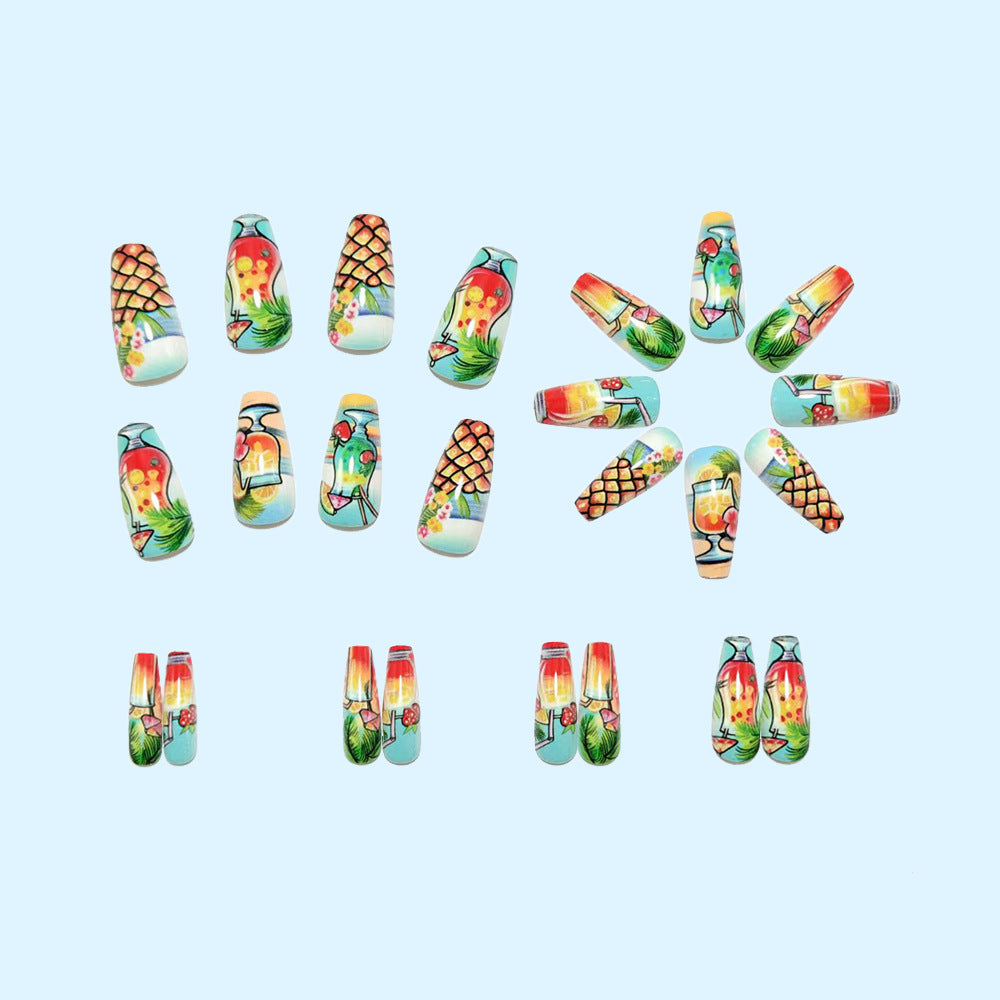 Kunstnagelset mit tropischem Drink-Motiv und farbenfrohen Akzenten Brehn