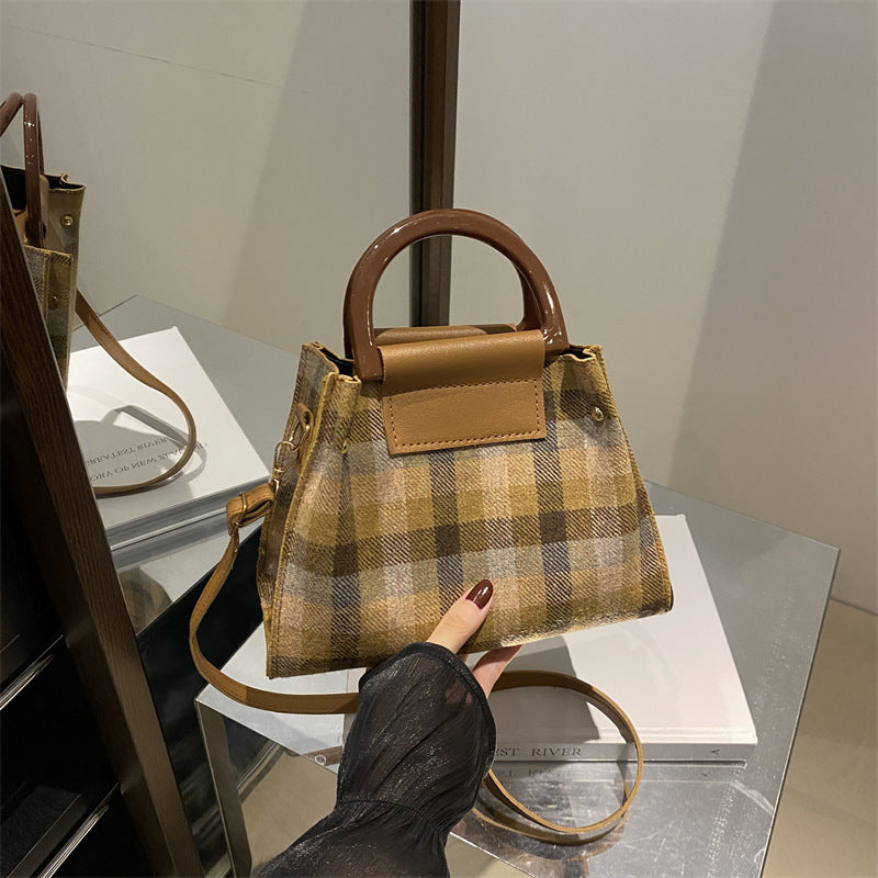 Karo Strukturierte Mini-Handtasche Brehn