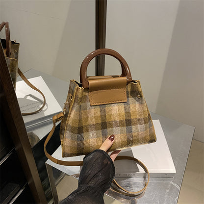 Karo Strukturierte Mini-Handtasche Brehn