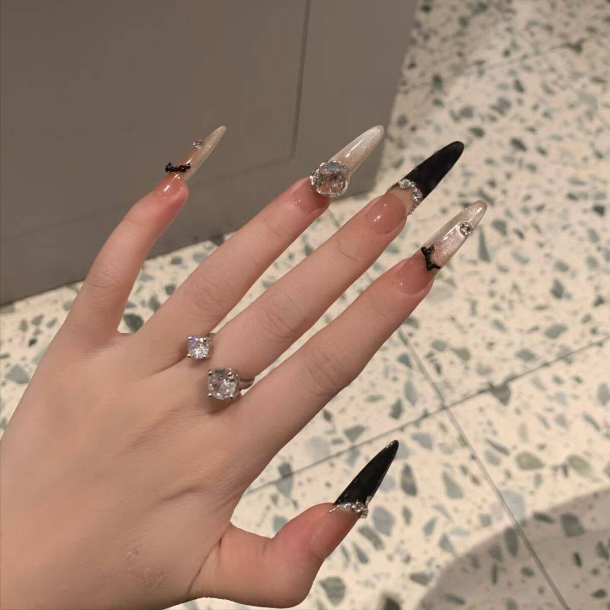 Elegante 3D verziehene Press-On Nagelverlängerungen Brehn