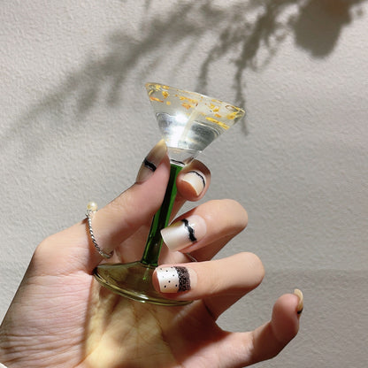 Künstlerisches Press-On-Nageldesign mit Spitze und Punkten