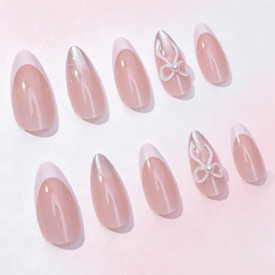 Kunstnagelset mit eleganten Spitzen und Glitzerakzenten Brehn