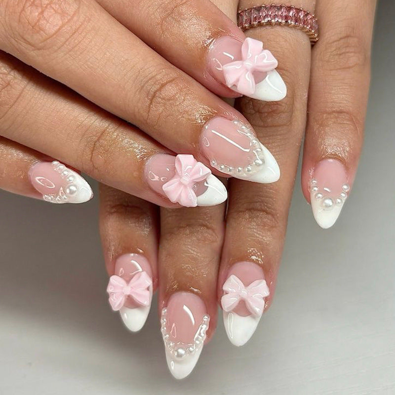 Kunstvolle Acryl-Nägel mit eleganten floralen Akzenten Brehn