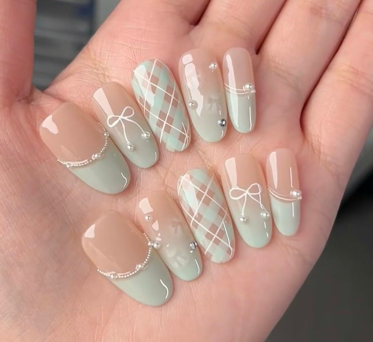 Künstlerisches Press-On-Nagelset mit floralen und geometrischen Designs Brehn